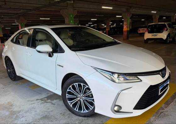 TOYOTA COROLLA 1.8 VVT-I HYBRID FLEX ALTIS PREMIUM CVT TOYOTA COROLLA 1.8 VVT-I HYBRID FLEX ALTIS PREMIUM CVT